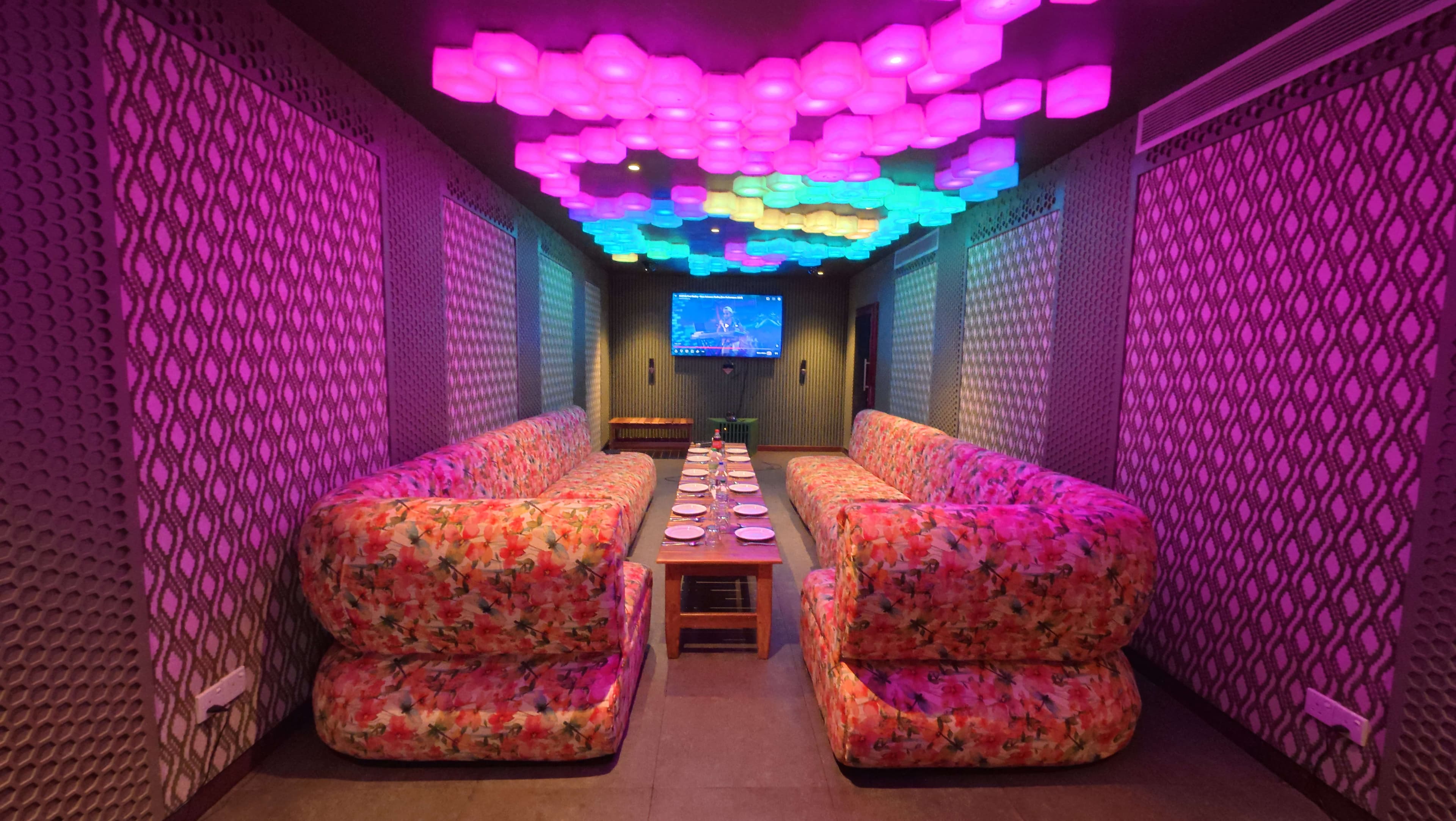 Hotel Grand Amanee - Karaoke Lounge
